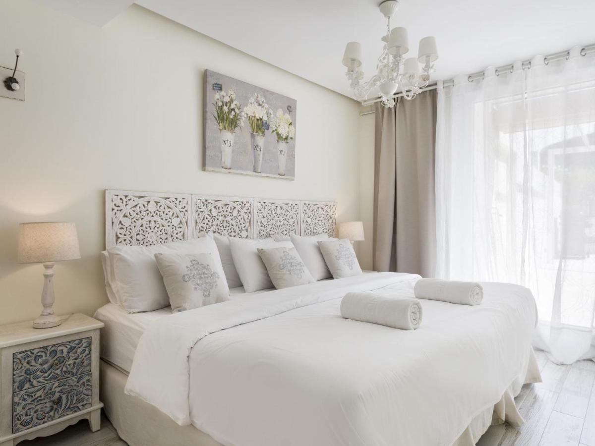 Sitges Spaces Mediterranean Apartments 5 Bedrooms, 4 Bathrooms, 75M2 Terrace, Centre Sitges- Sleeps 11 Exterior foto